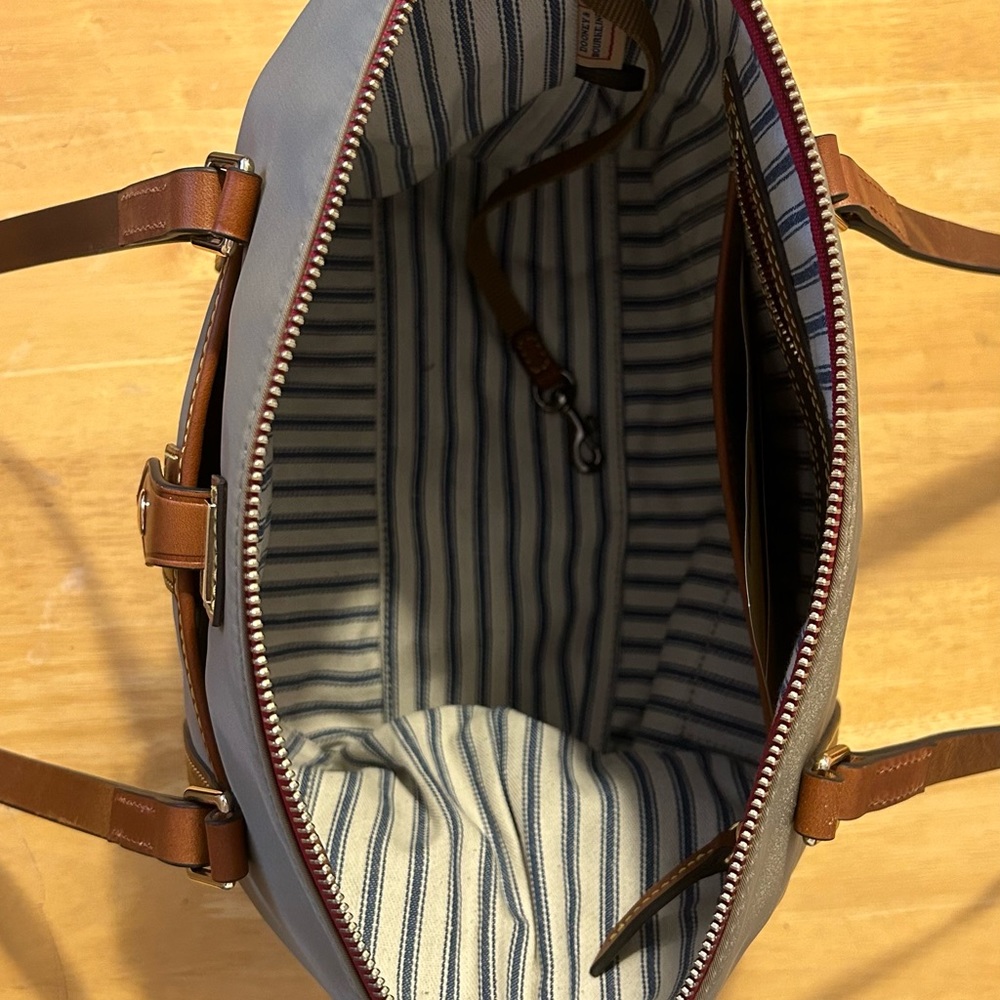 Med./Large DOONEY & BOURKE Khaki Nylon Tote w/brown leather straps/accents — EUC - Picture 4 of 14
